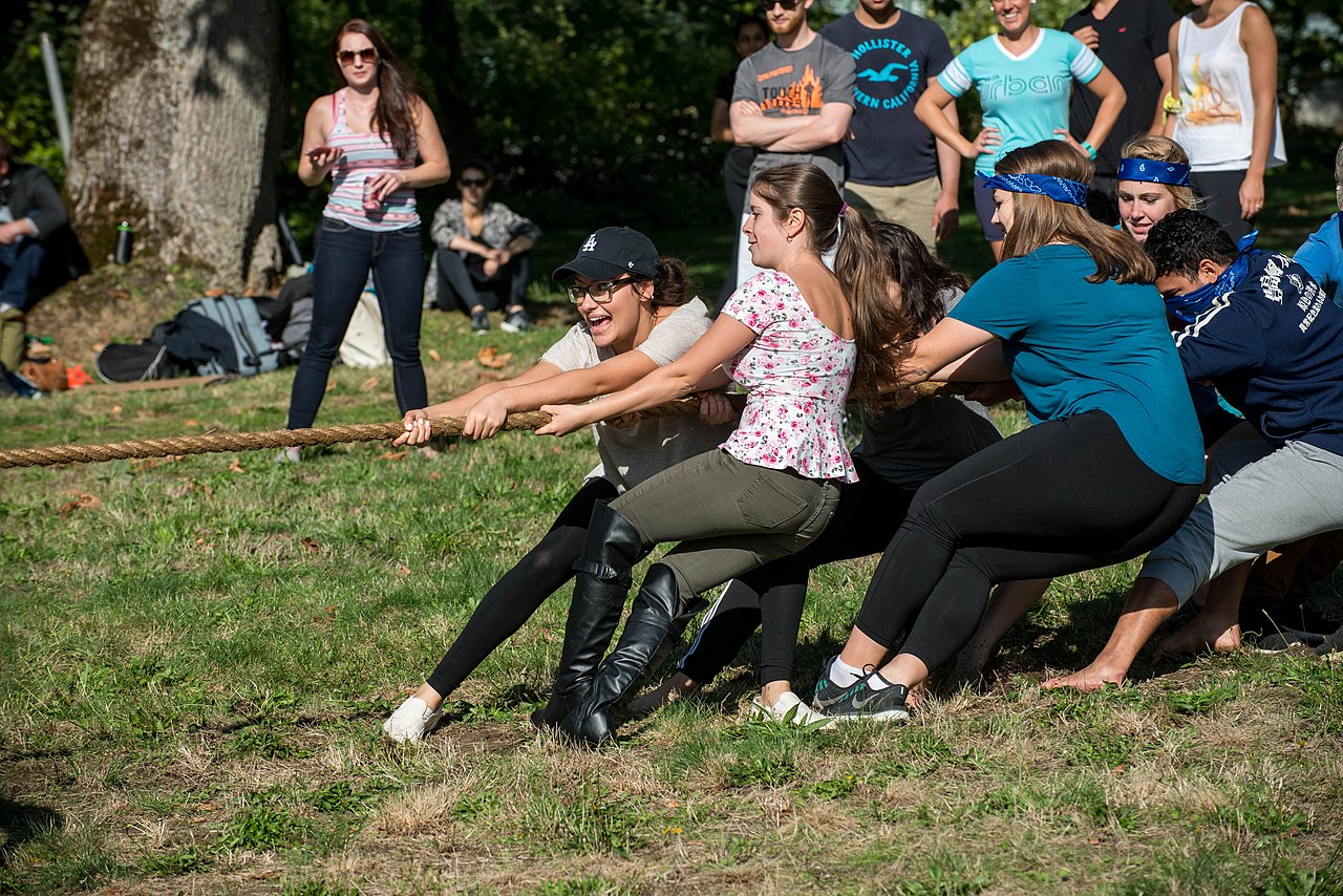 People in a rope tug-of-war fight