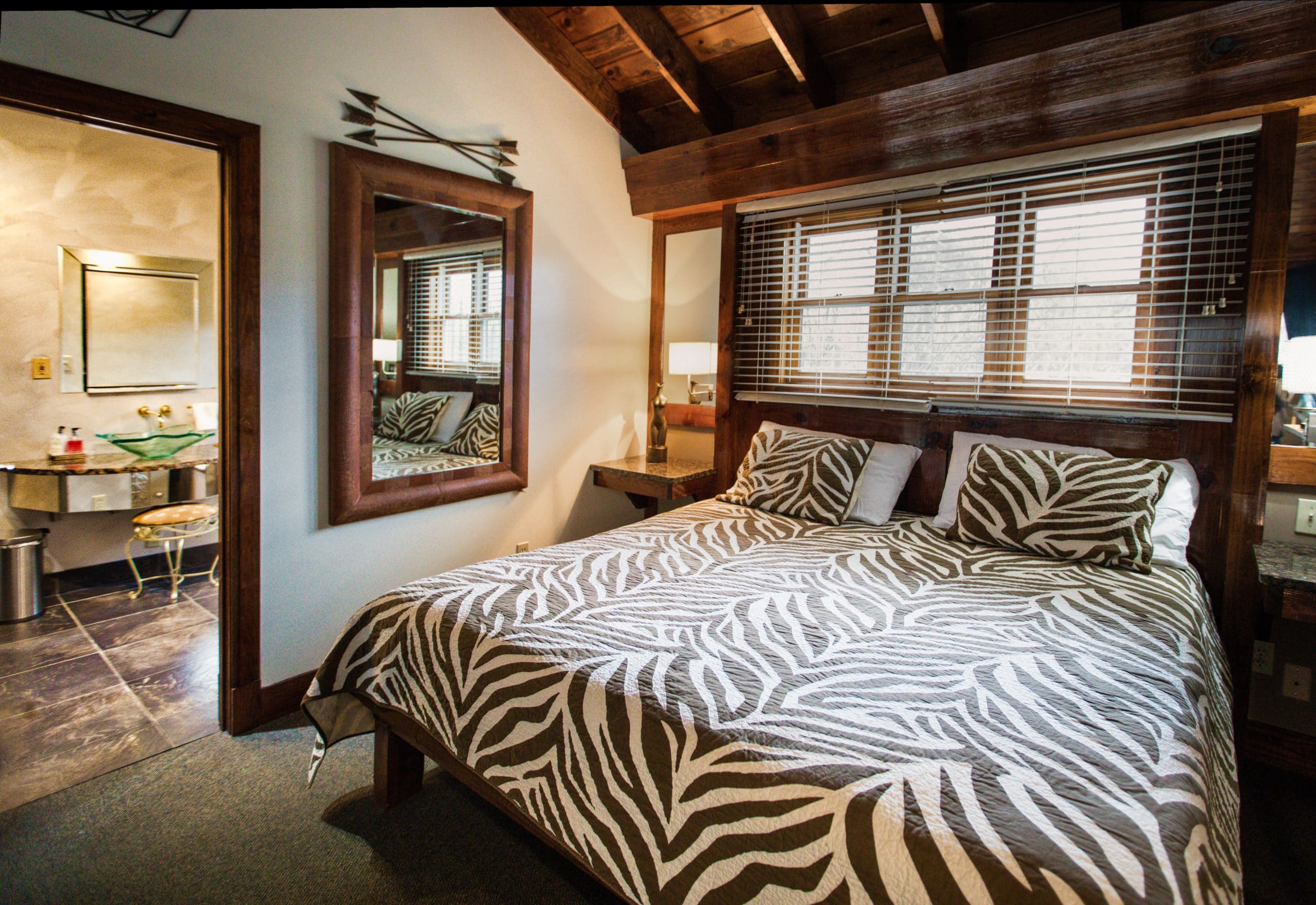 rivers-bend-cabin-04-riverside-retreat-bedroom-tree-design-blanket-scaled