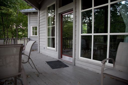 rivers-bend-cabin-06-vine-retreat-porch